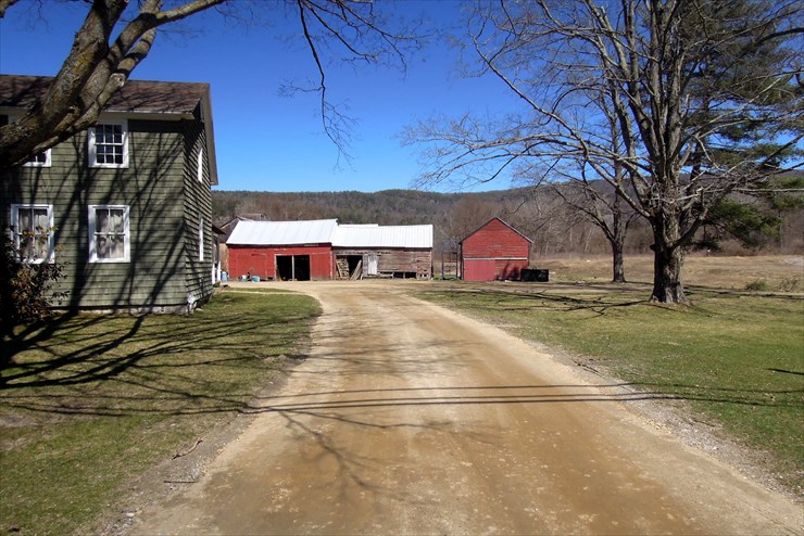 Resurfaced driveway & new parking area at the Farmstead